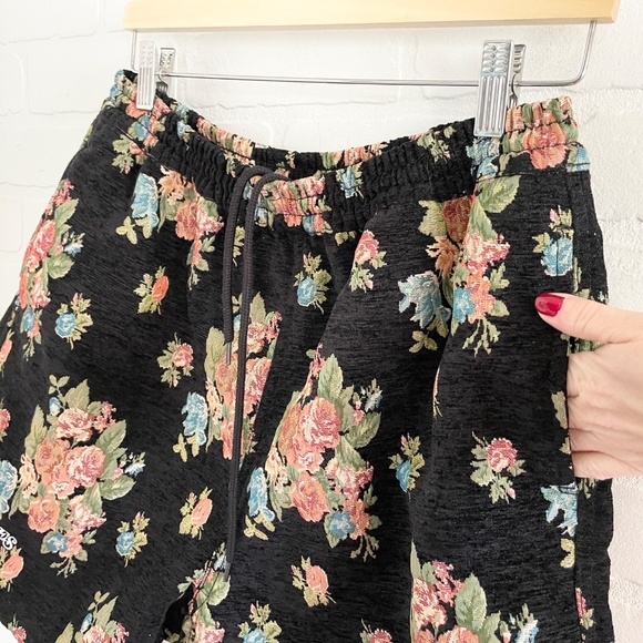 Pleasures Brocade bermudas Dark floral Jacquard Roses Embroideries Pockets Sz M - Picture 6 of 13